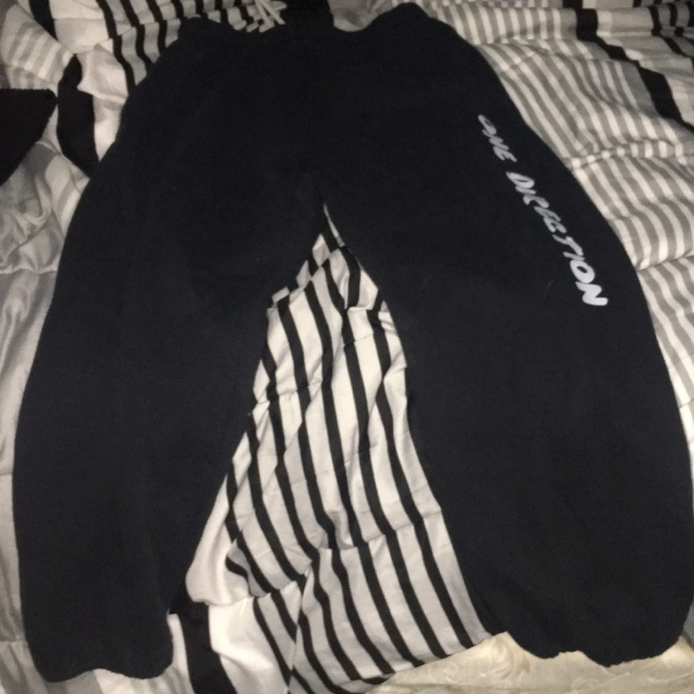 Niall Horan one direction sweatpants